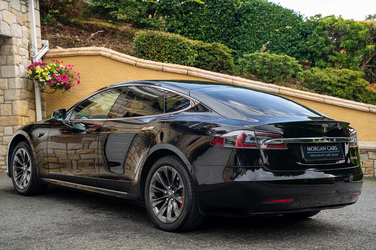 Tesla Model S view 6