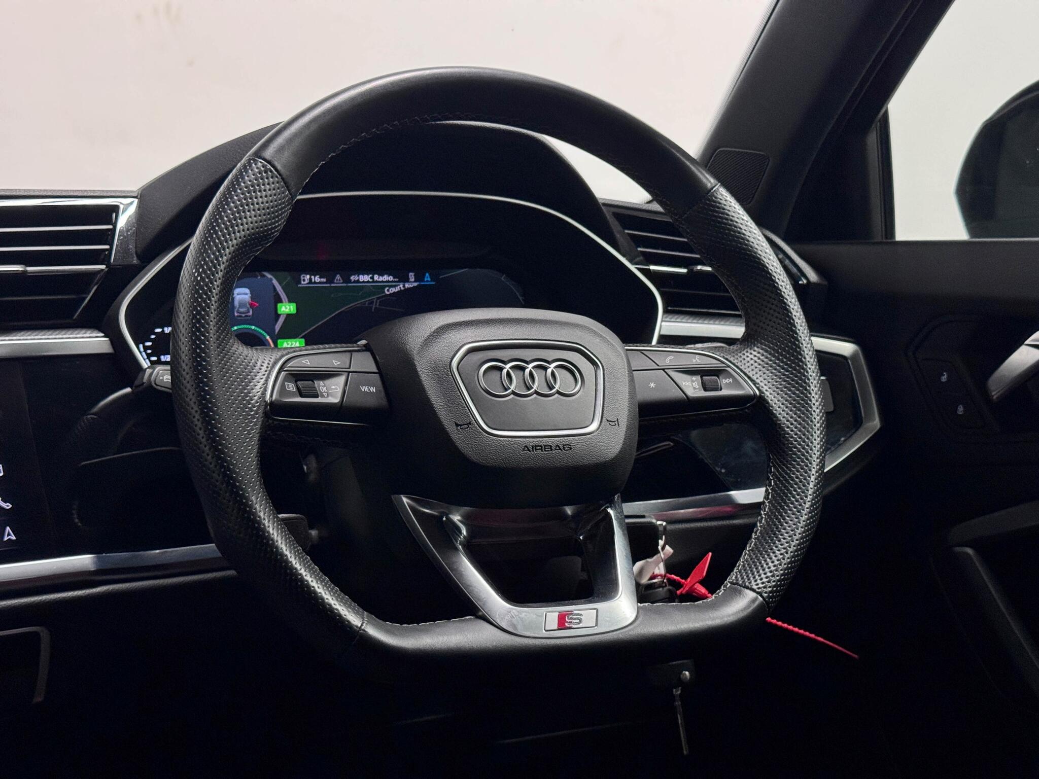 Audi Q3 view 30