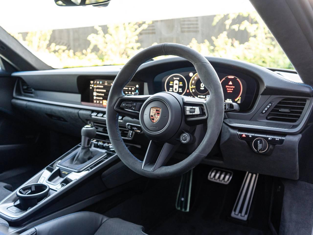 Porsche 911 view 4