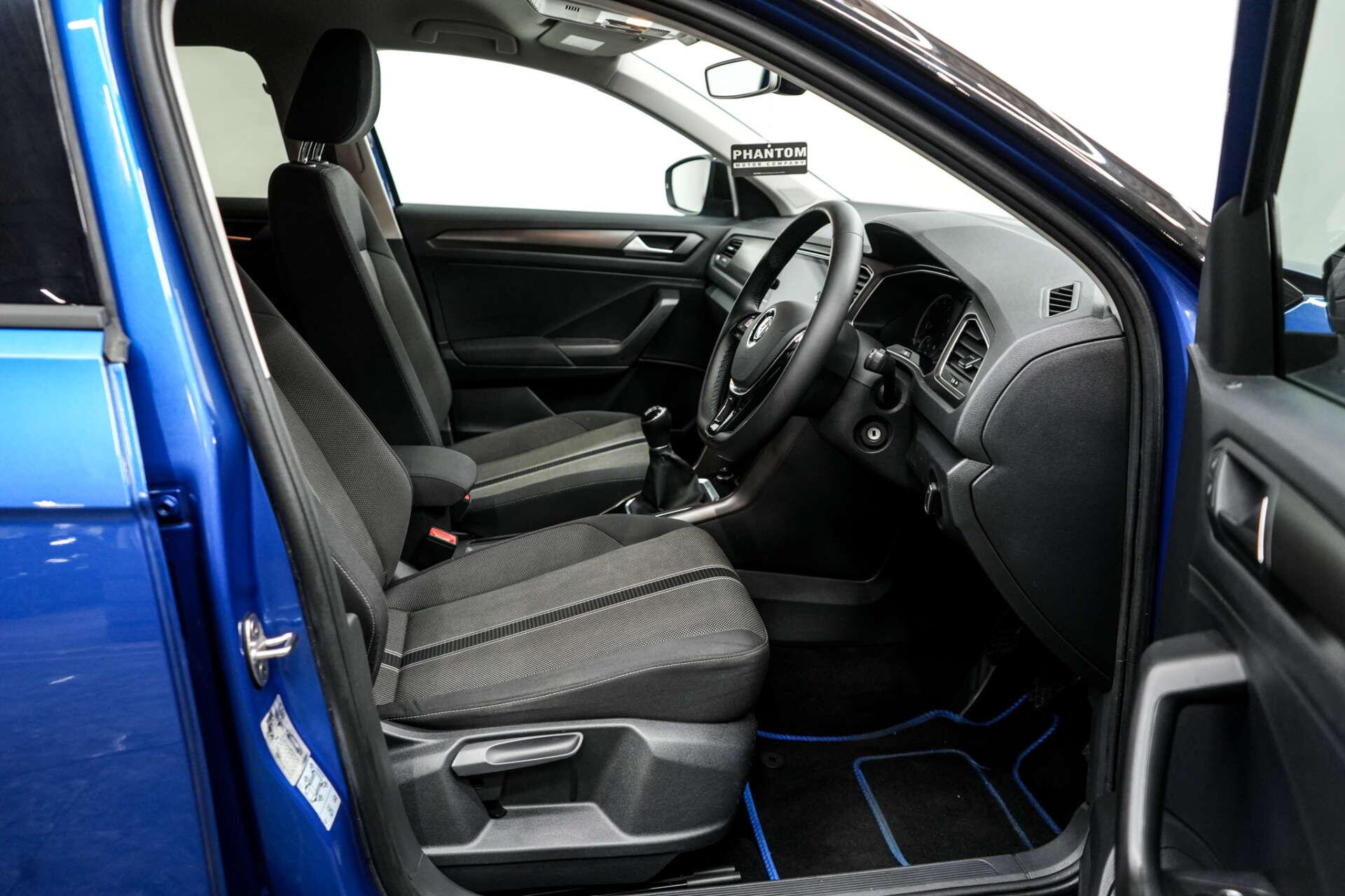 Volkswagen T-Roc view 15