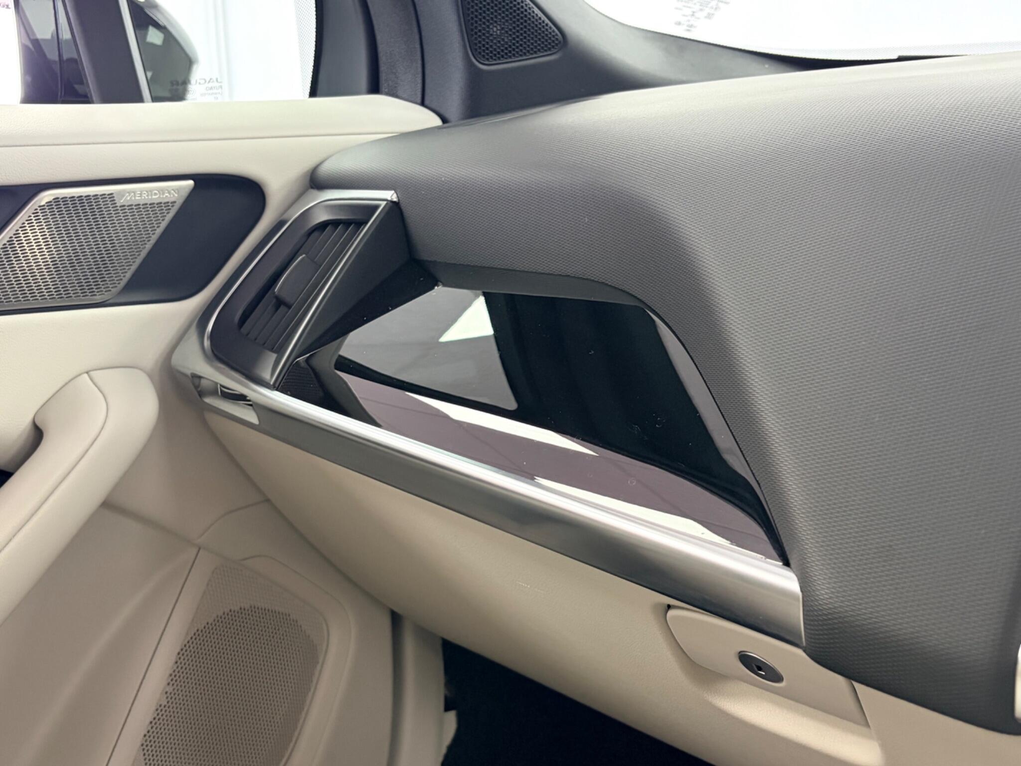 Jaguar I-Pace view 19