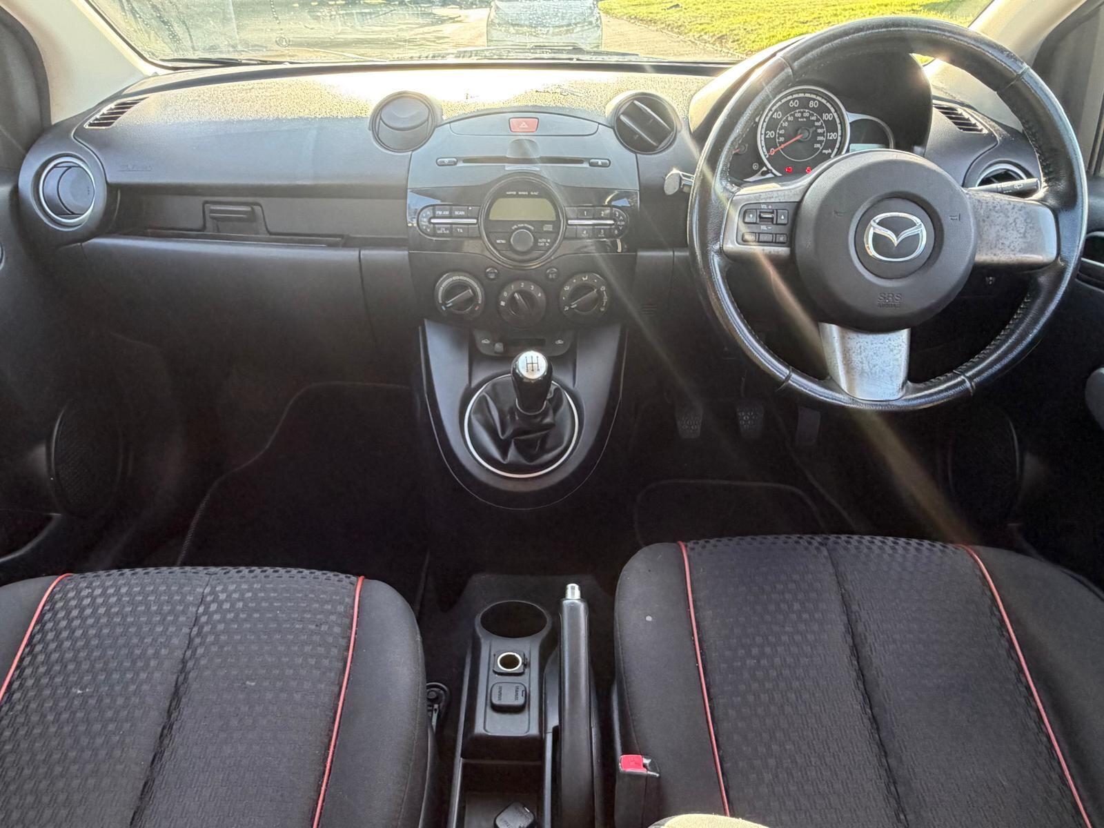 Mazda Mazda2 view 19