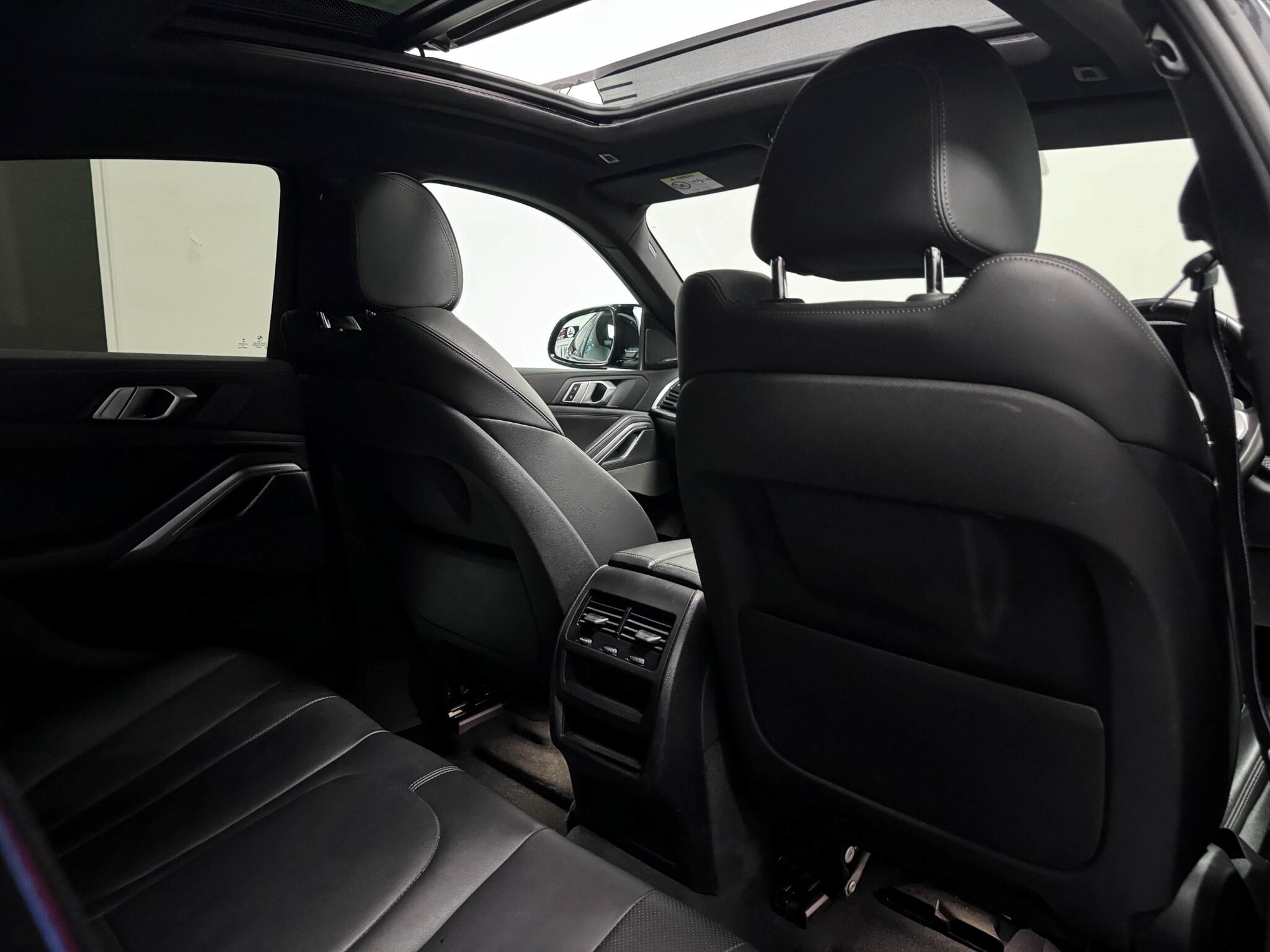 BMW X6 view 26