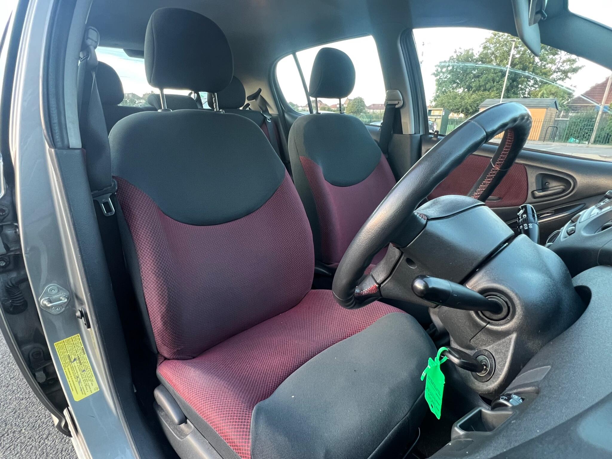 Toyota Yaris view 17