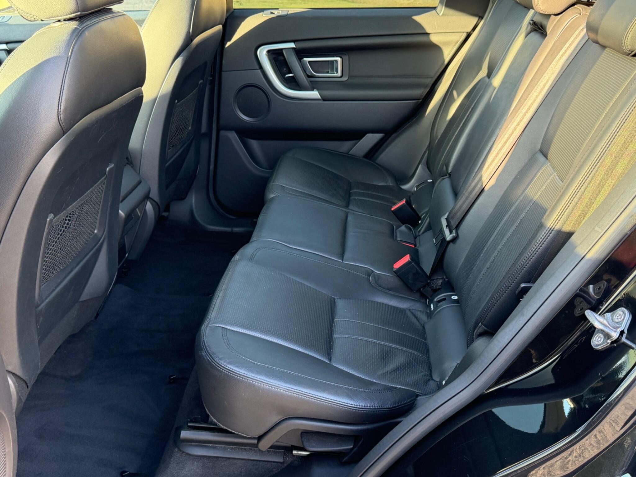 Land Rover Discovery Sport view 13