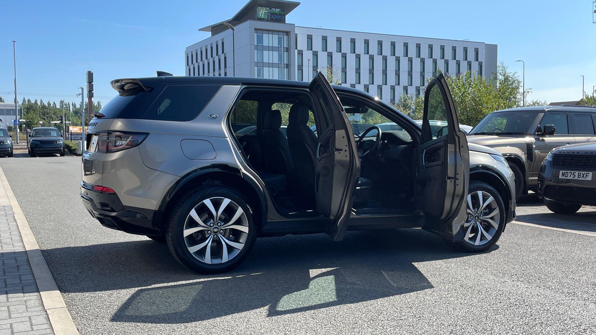 Land Rover Discovery Sport view 45