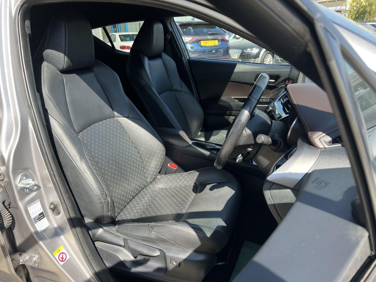Toyota C-HR view 16