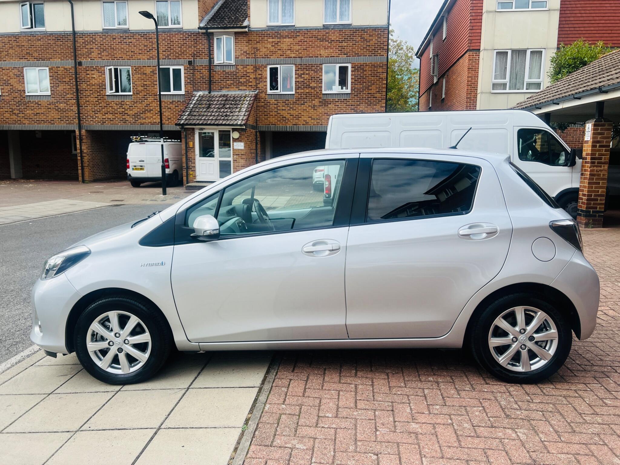 Toyota Yaris view 4