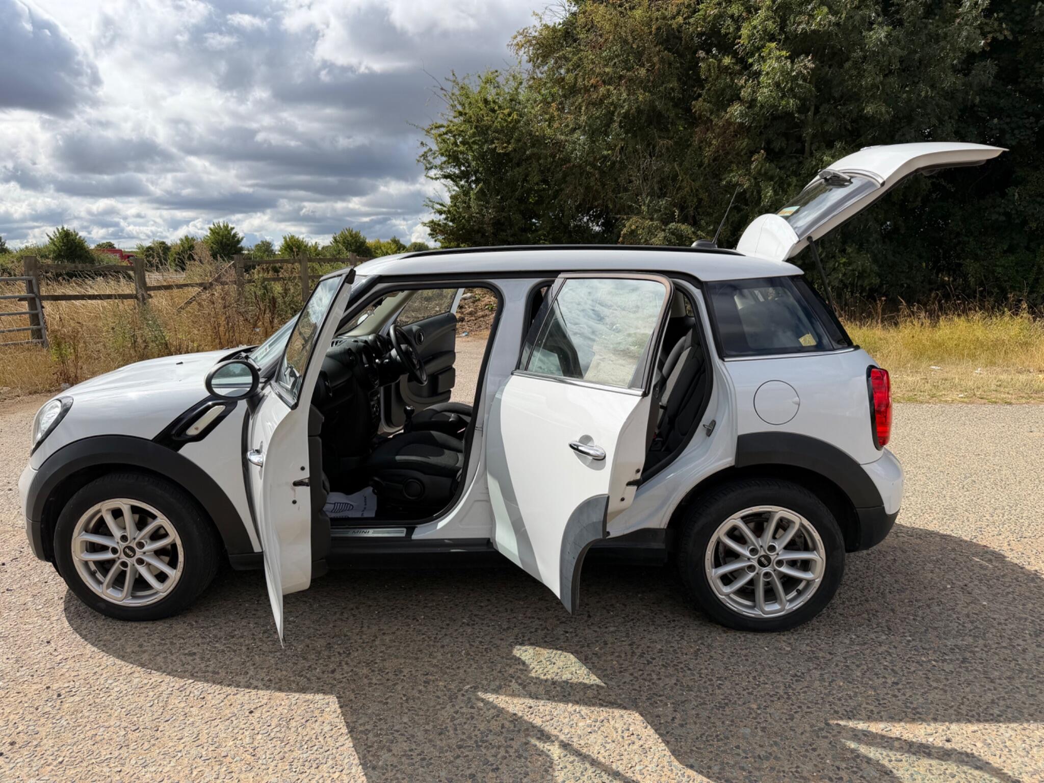 Mini Countryman view 24