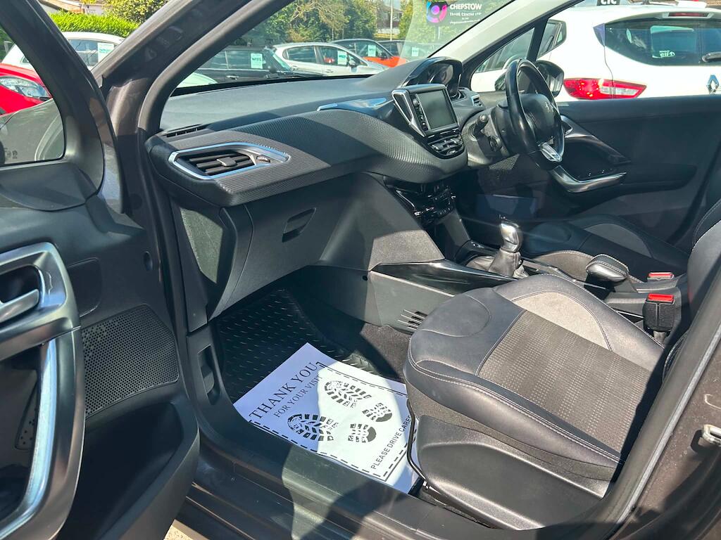 Peugeot 2008 view 16