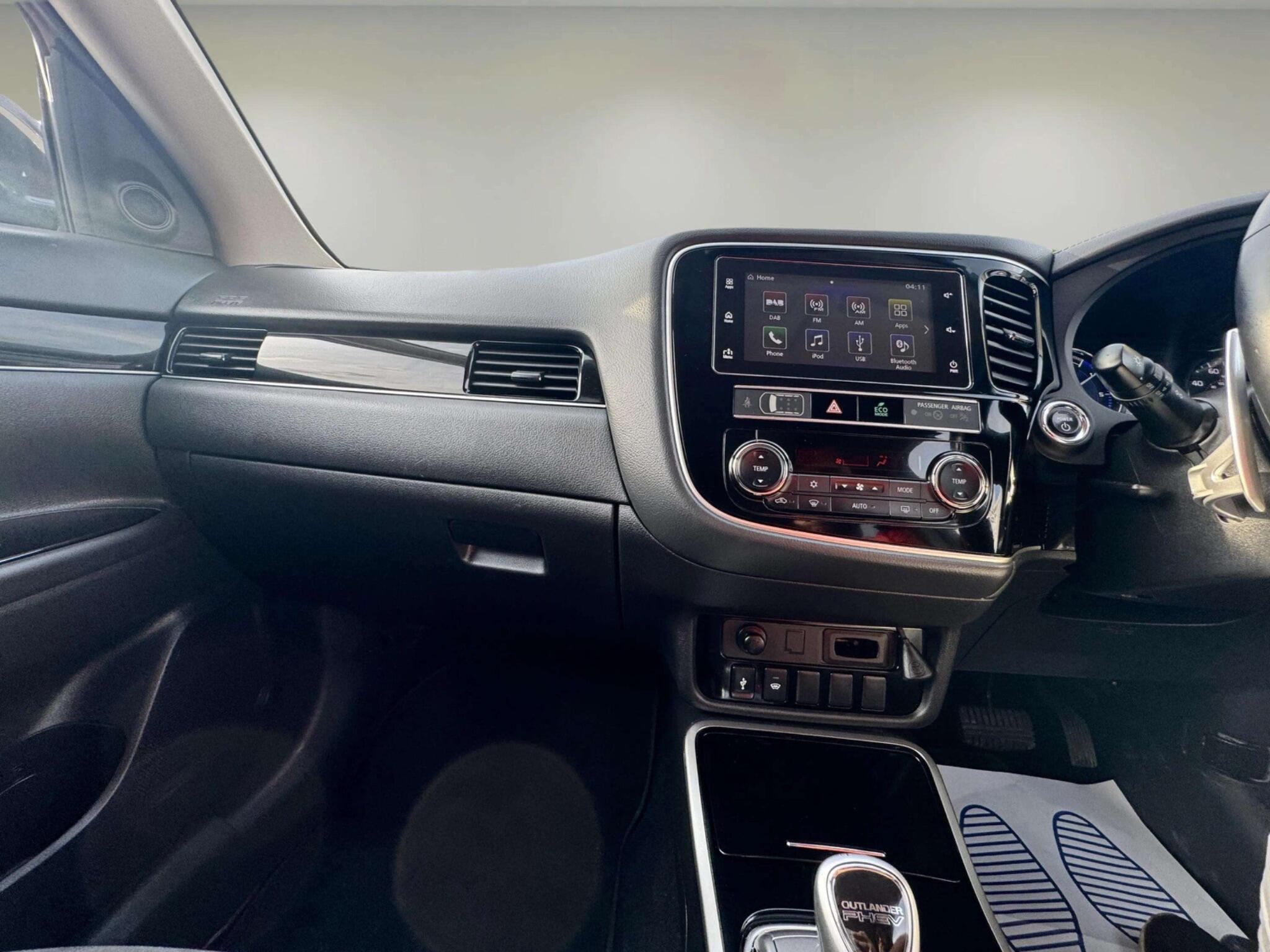 Mitsubishi Outlander view 57