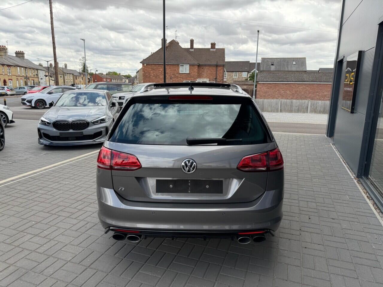 Volkswagen Golf view 5