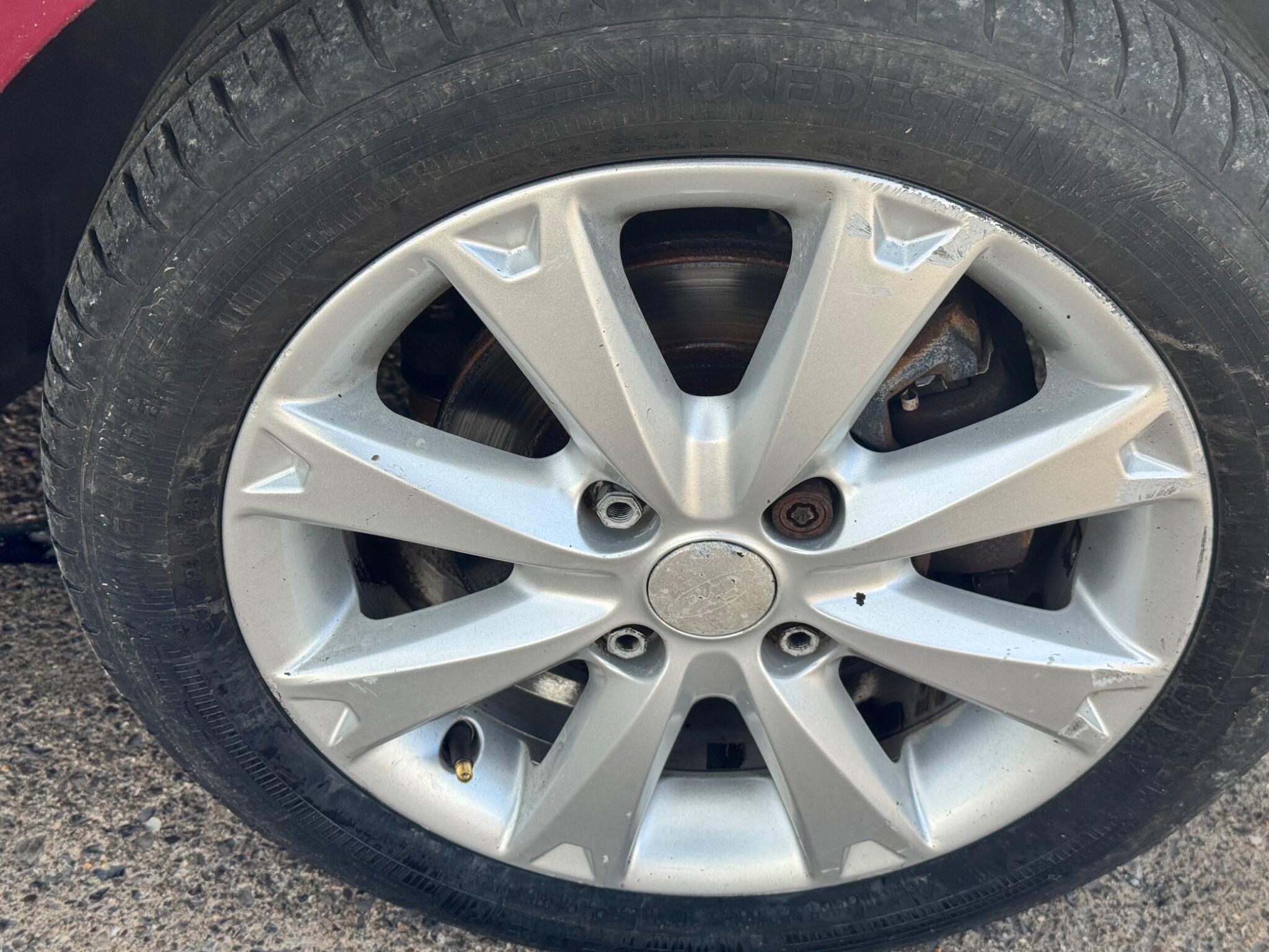 Ford Fiesta view 35