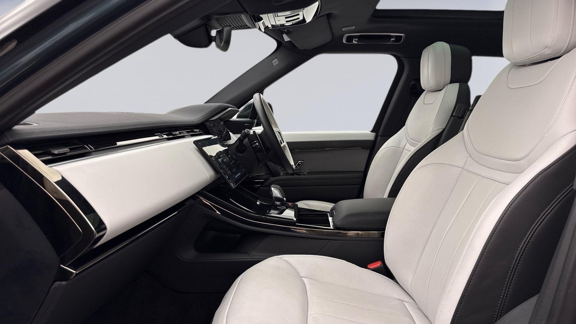 Land Rover Range Rover Sport view 3