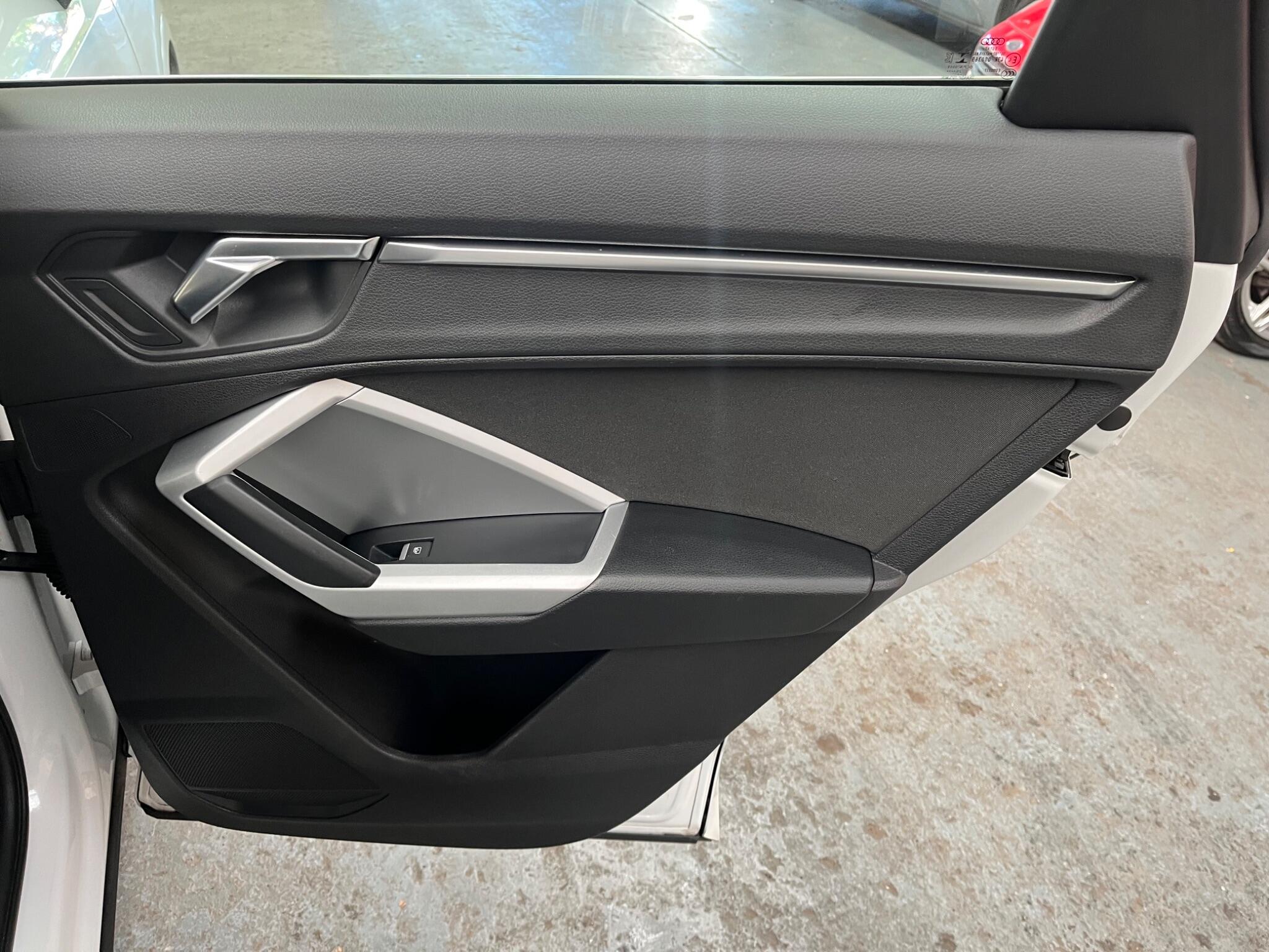 Audi Q3 view 34