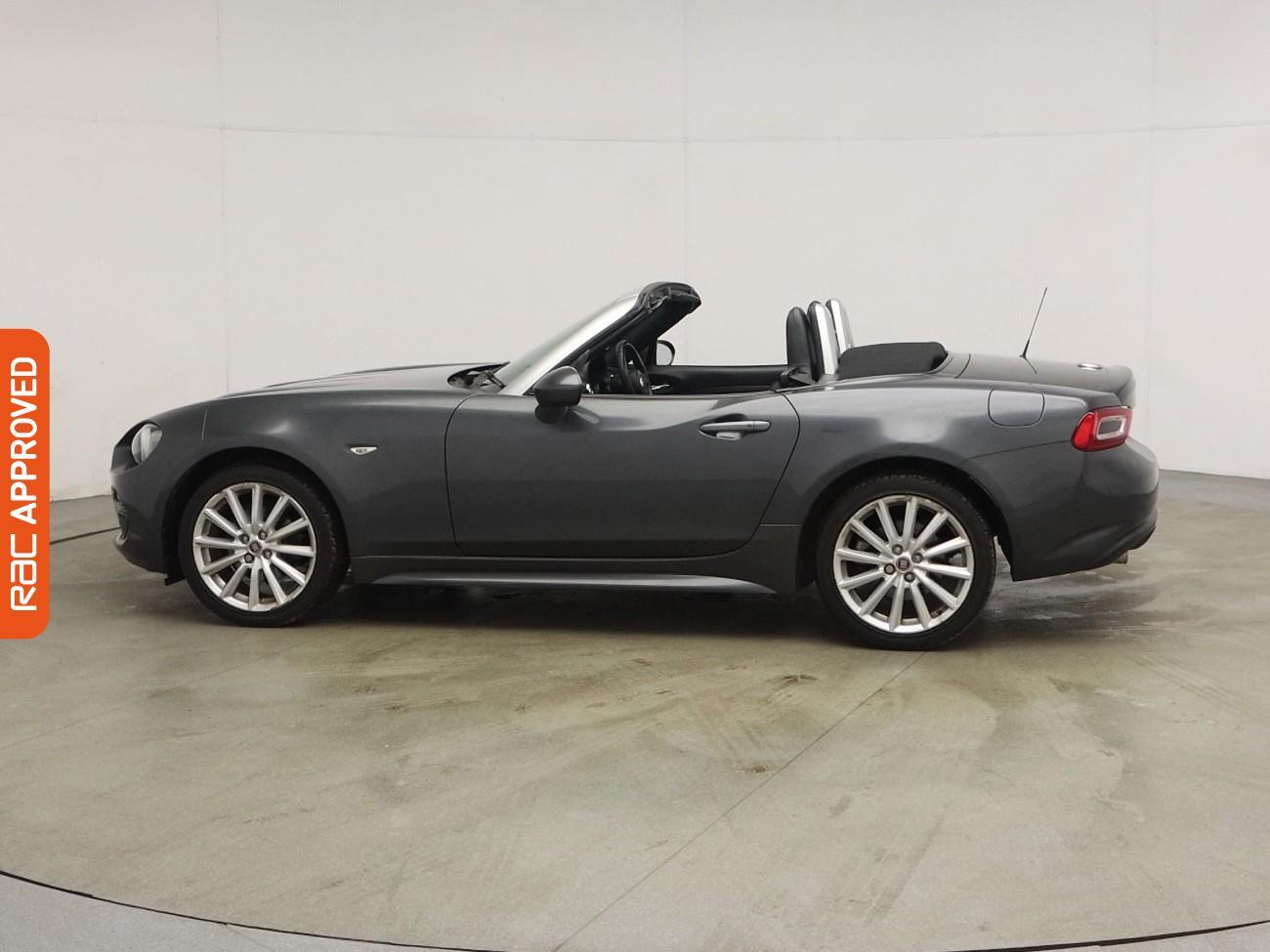 Fiat 124 Spider view 28