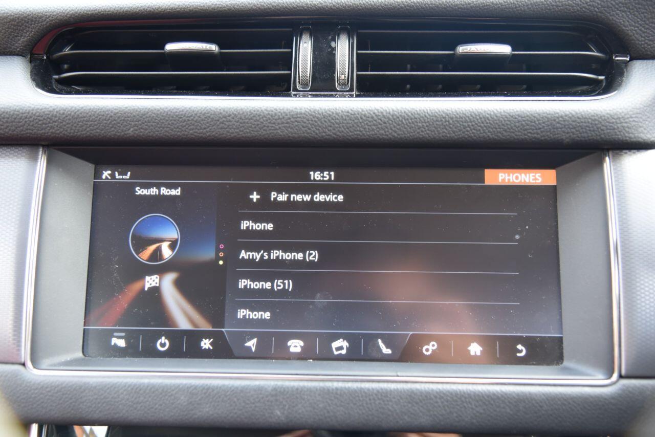 Jaguar XF view 42