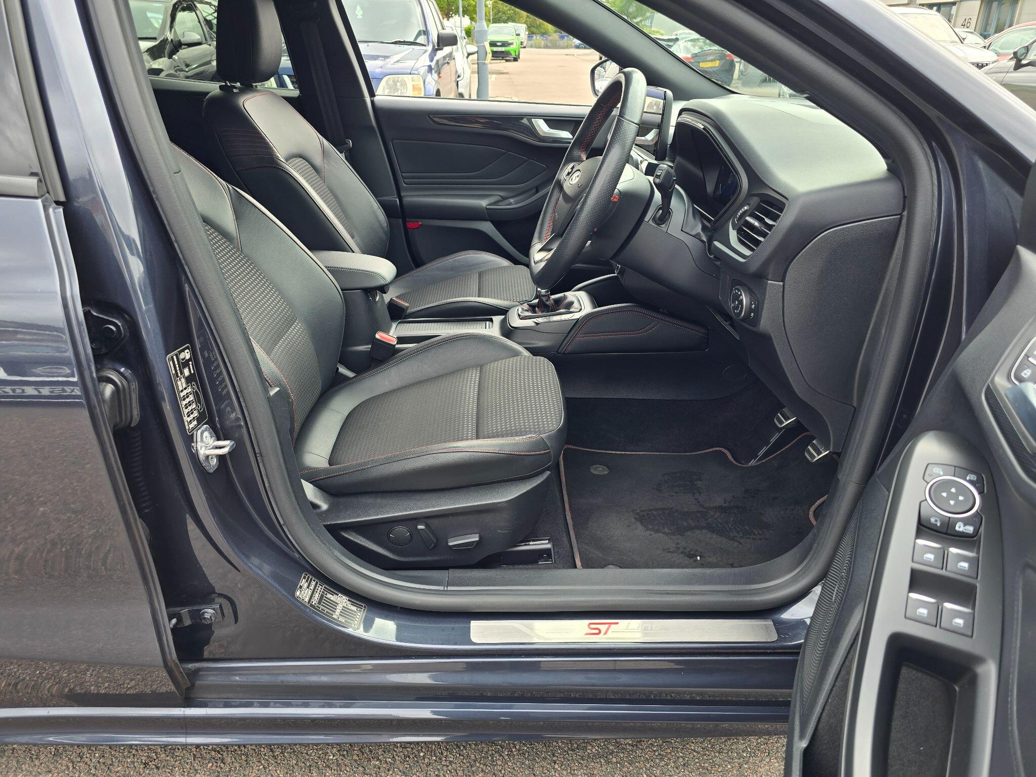 Ford Focus view 37