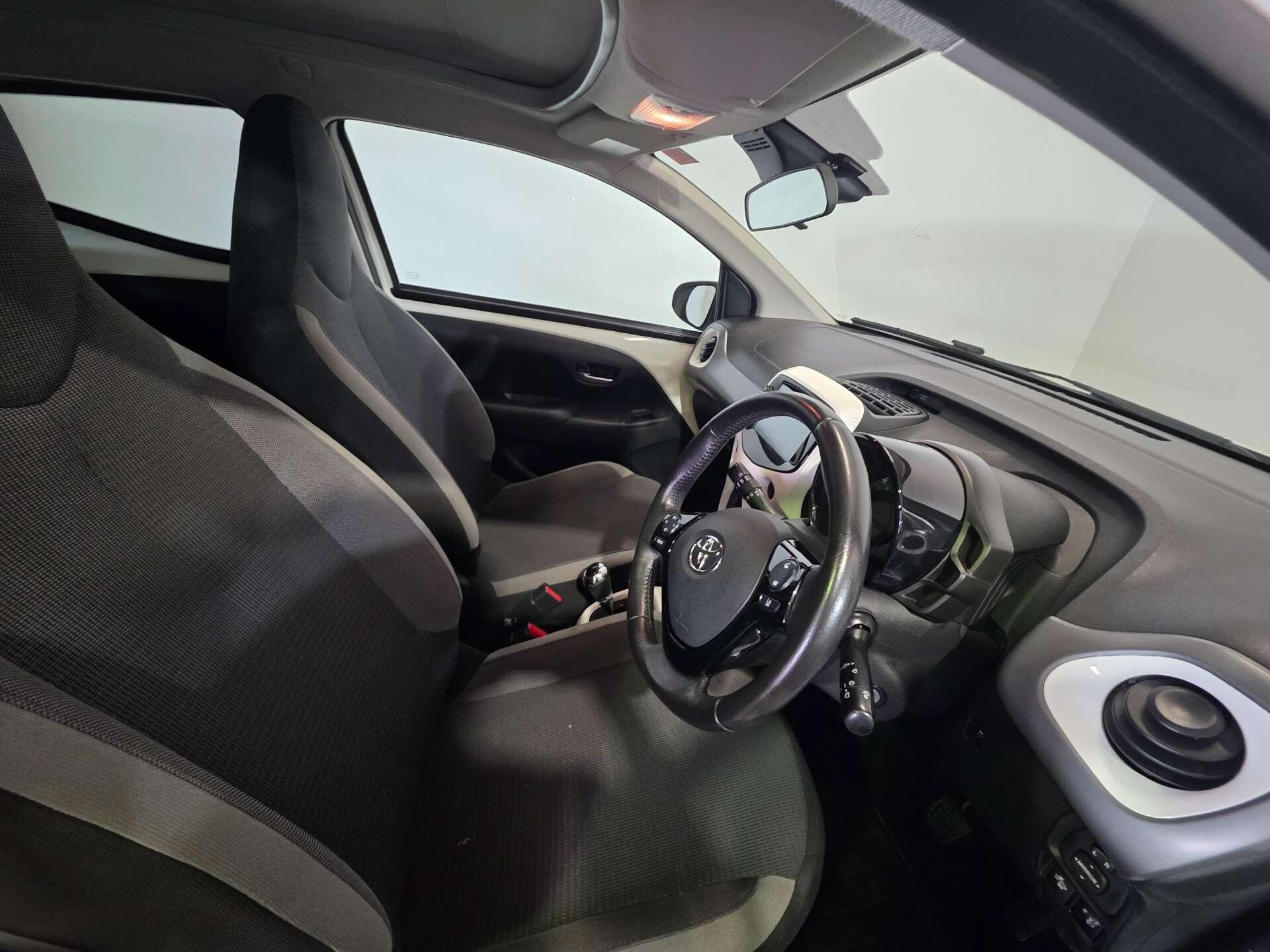 Toyota Aygo view 11