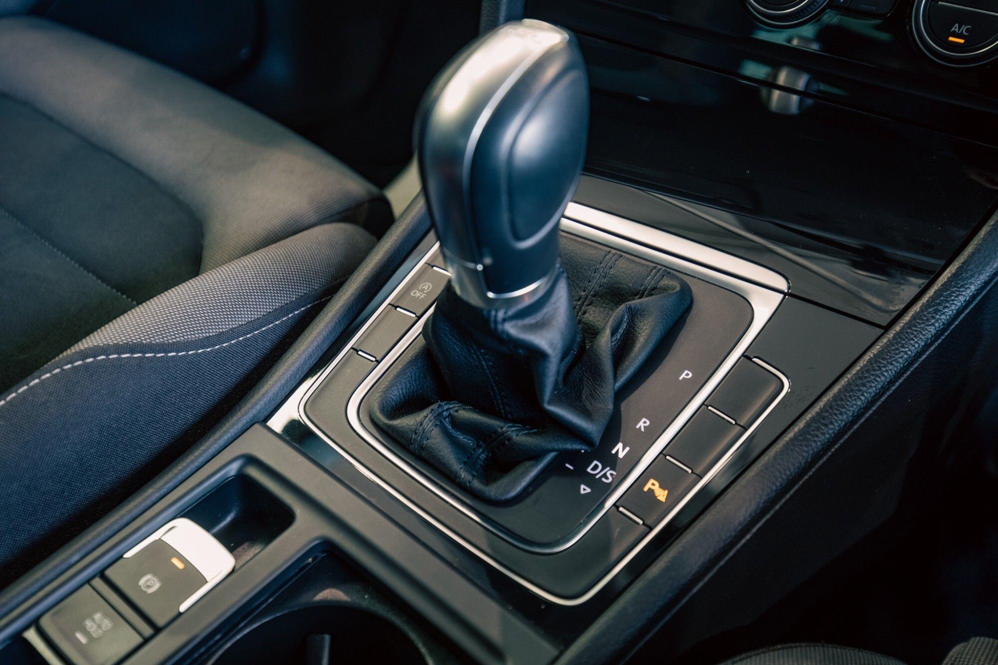 Volkswagen Golf view 17