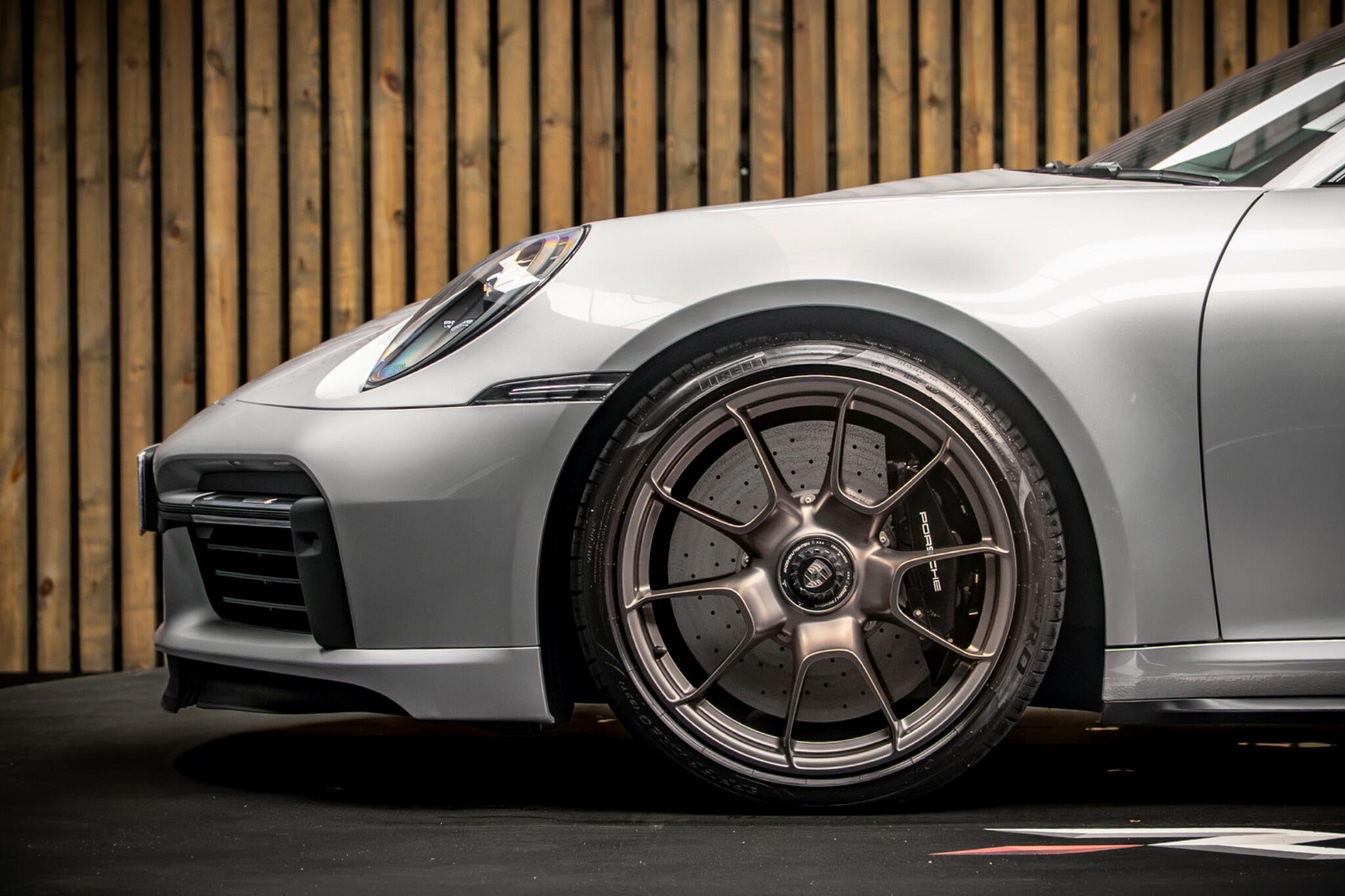 Porsche 911 view 9