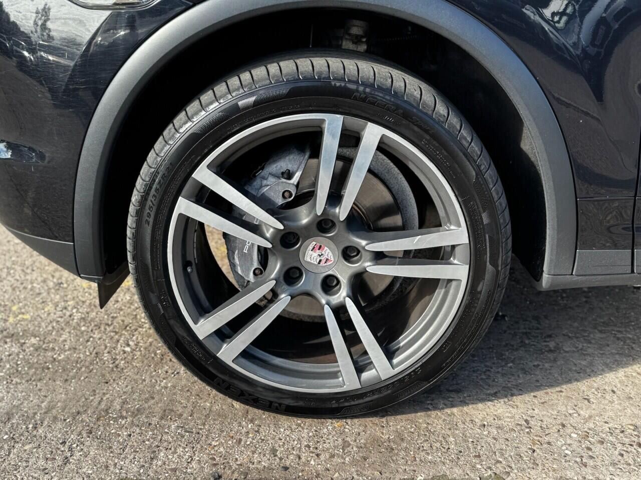 Porsche Cayenne view 49