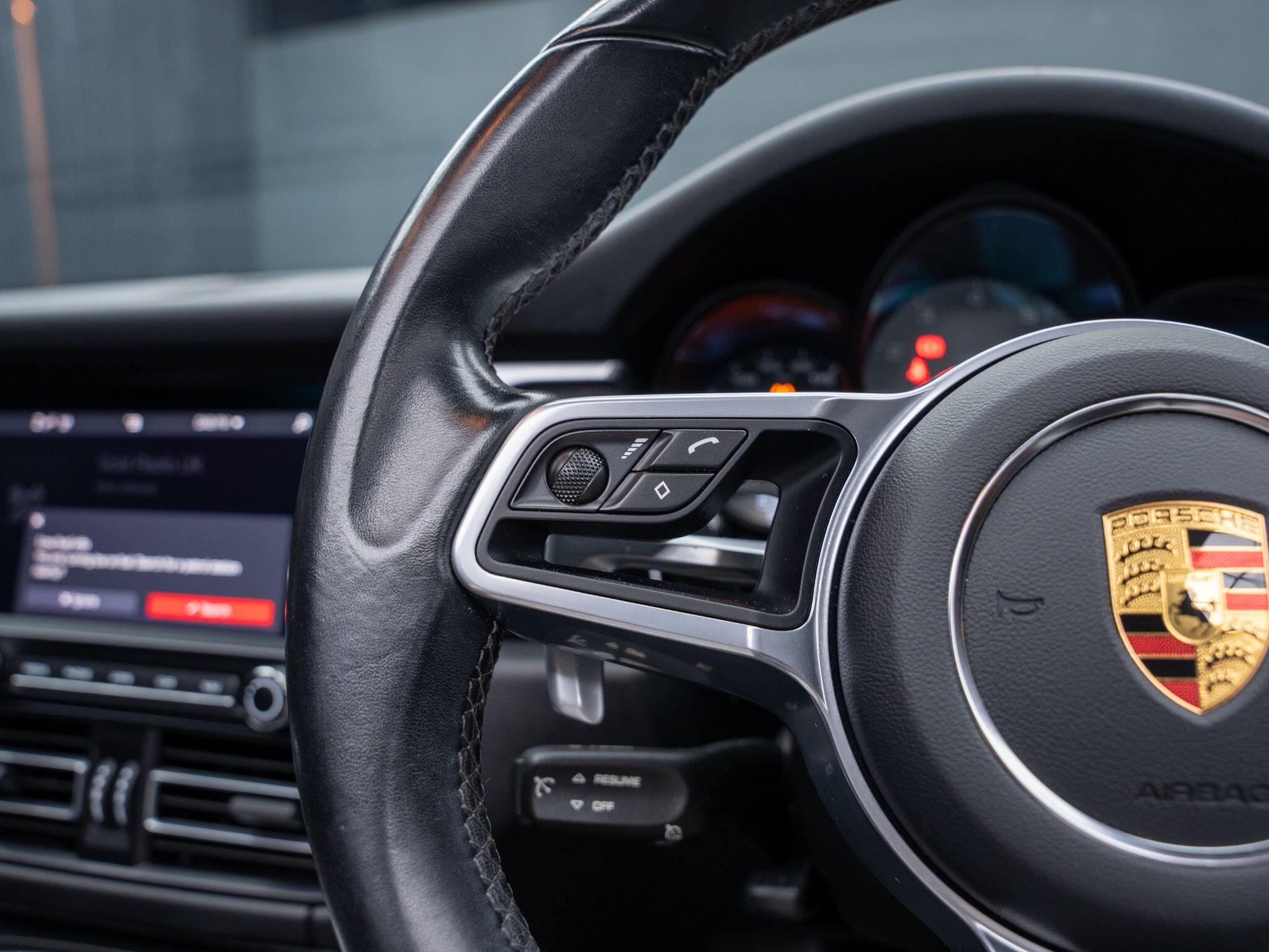 Porsche Macan view 18