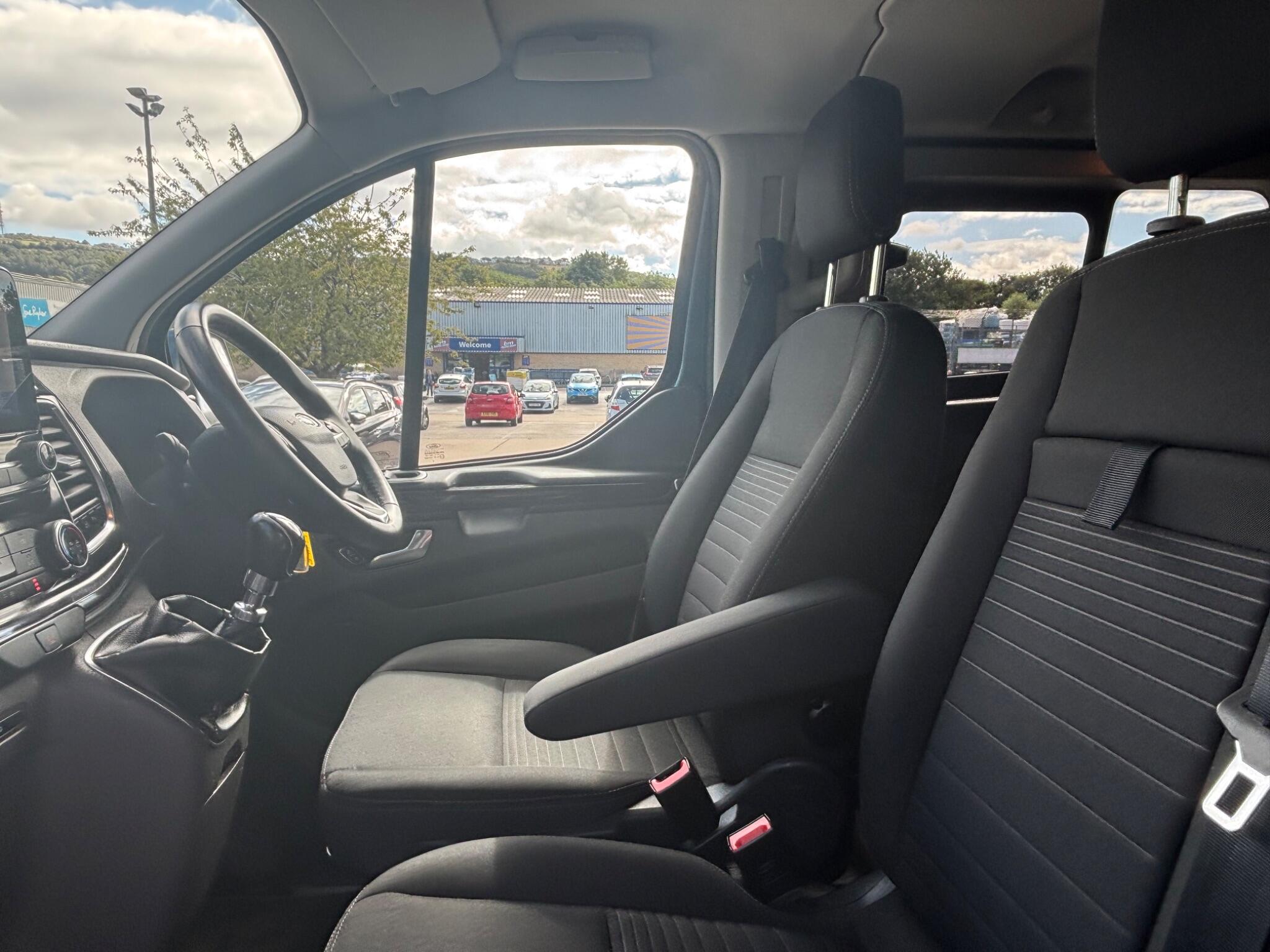Ford Transit Custom view 32