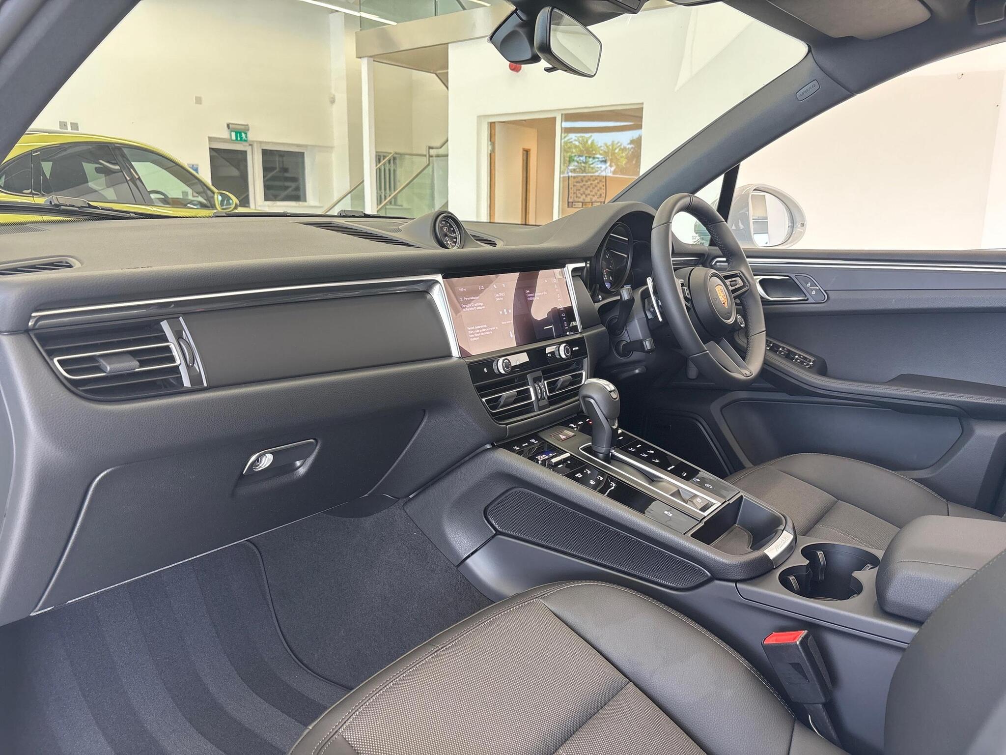 Porsche Macan view 13