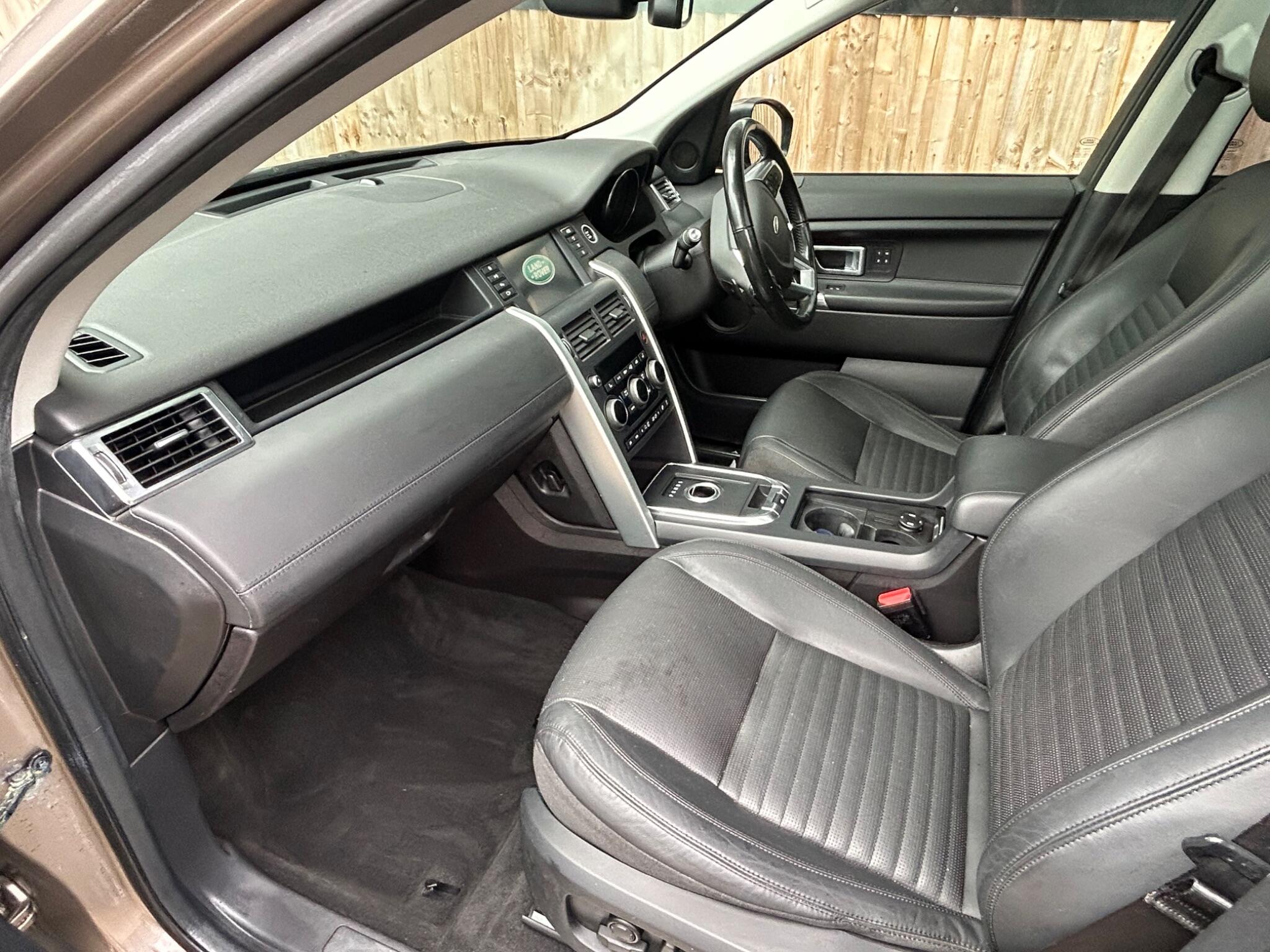 Land Rover Discovery Sport view 38