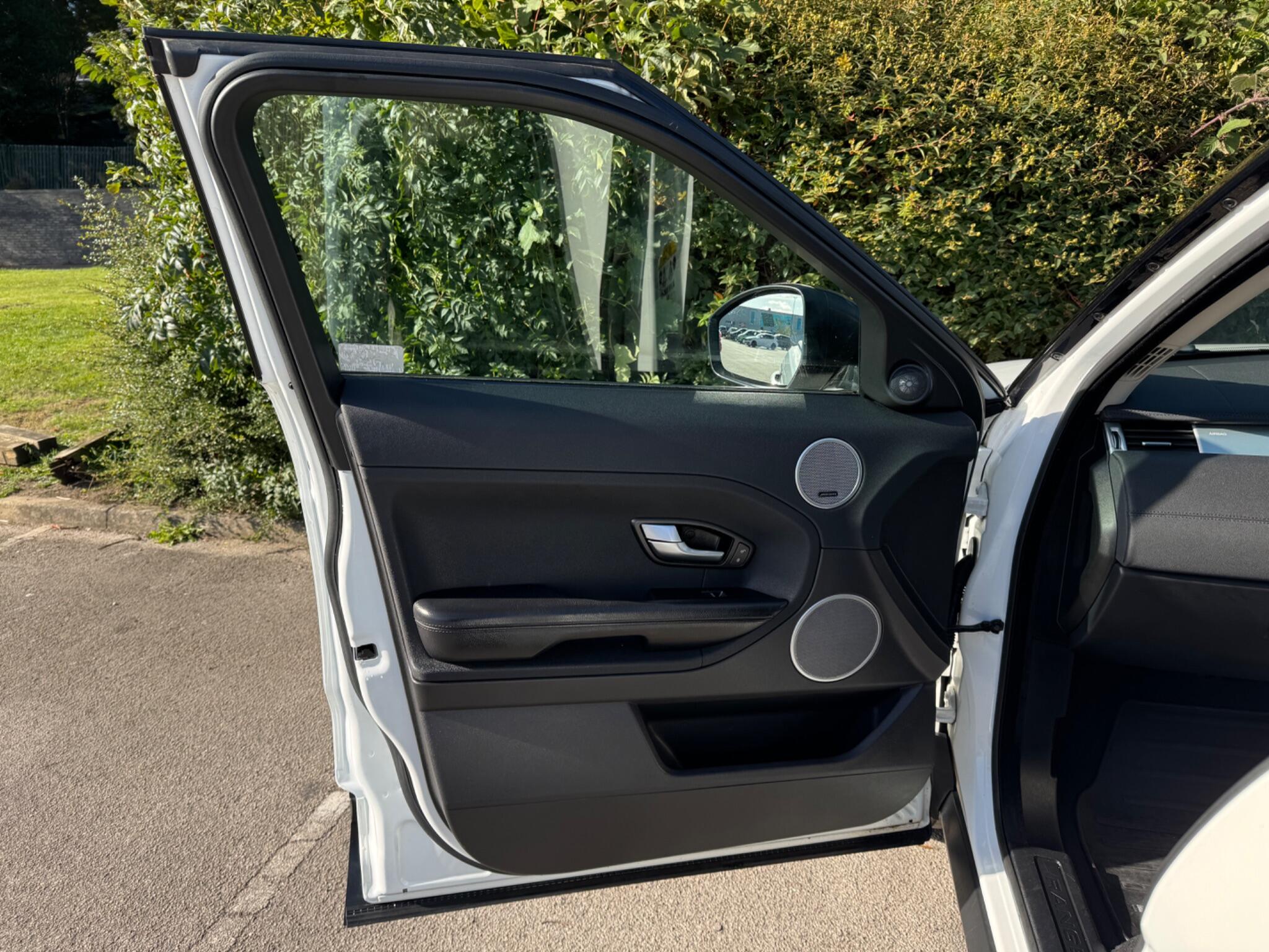 Land Rover Range Rover Evoque view 31