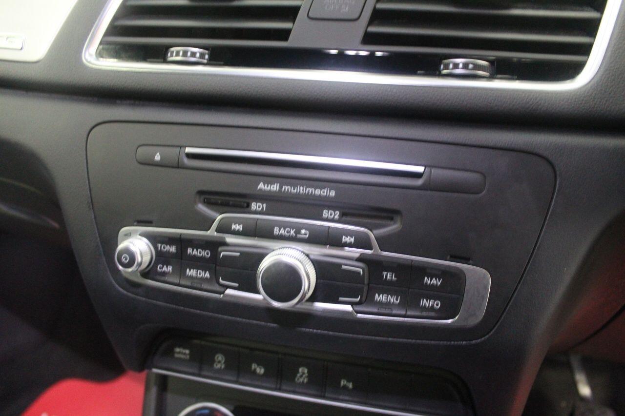 Audi Q3 view 42