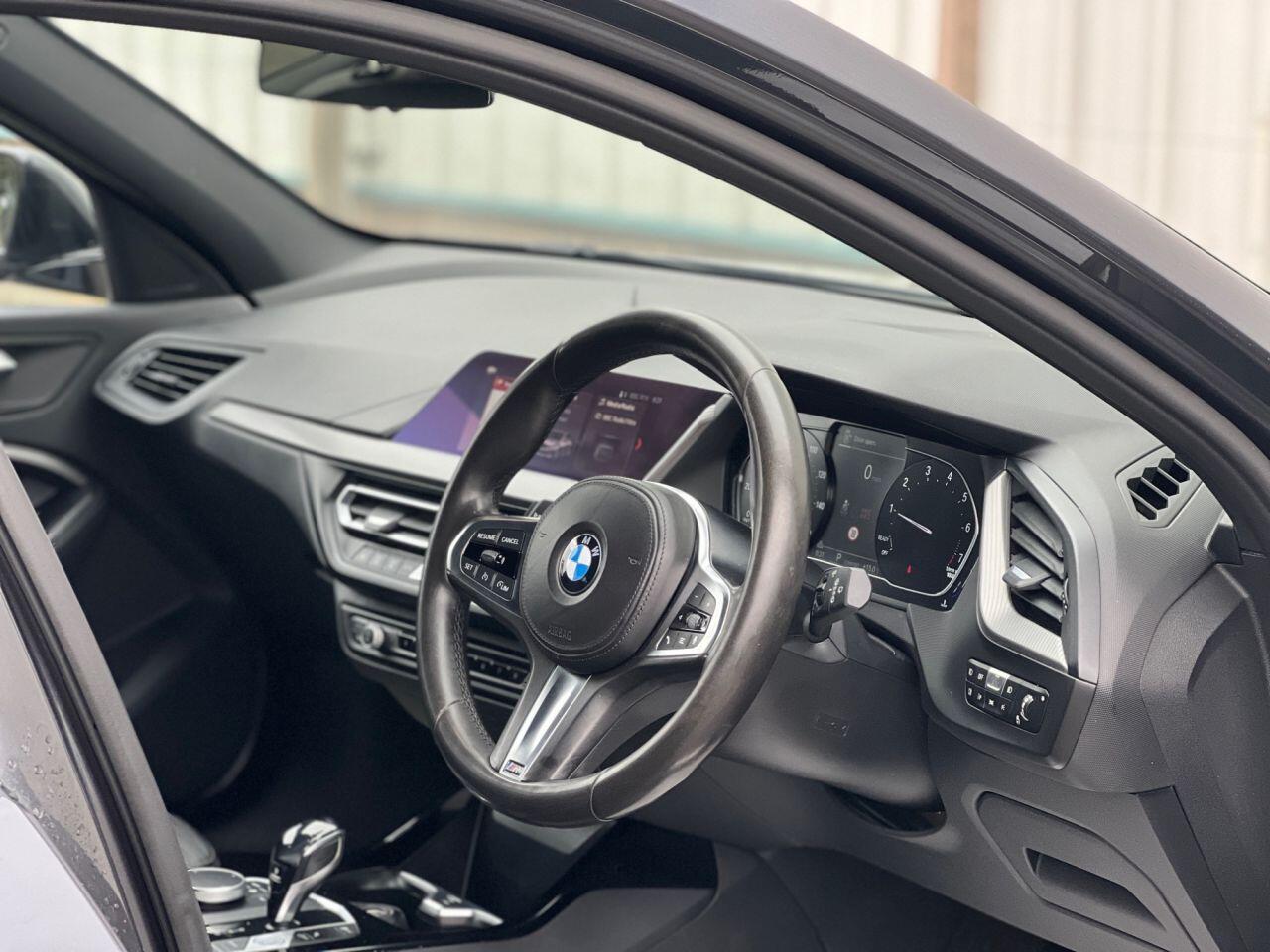 BMW 1 Series view 12