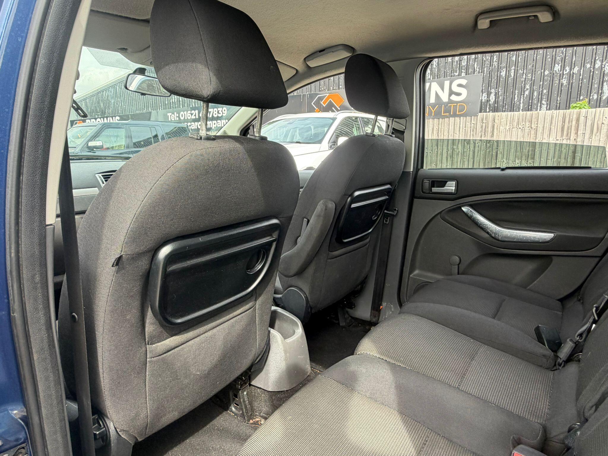 Ford C-Max view 17