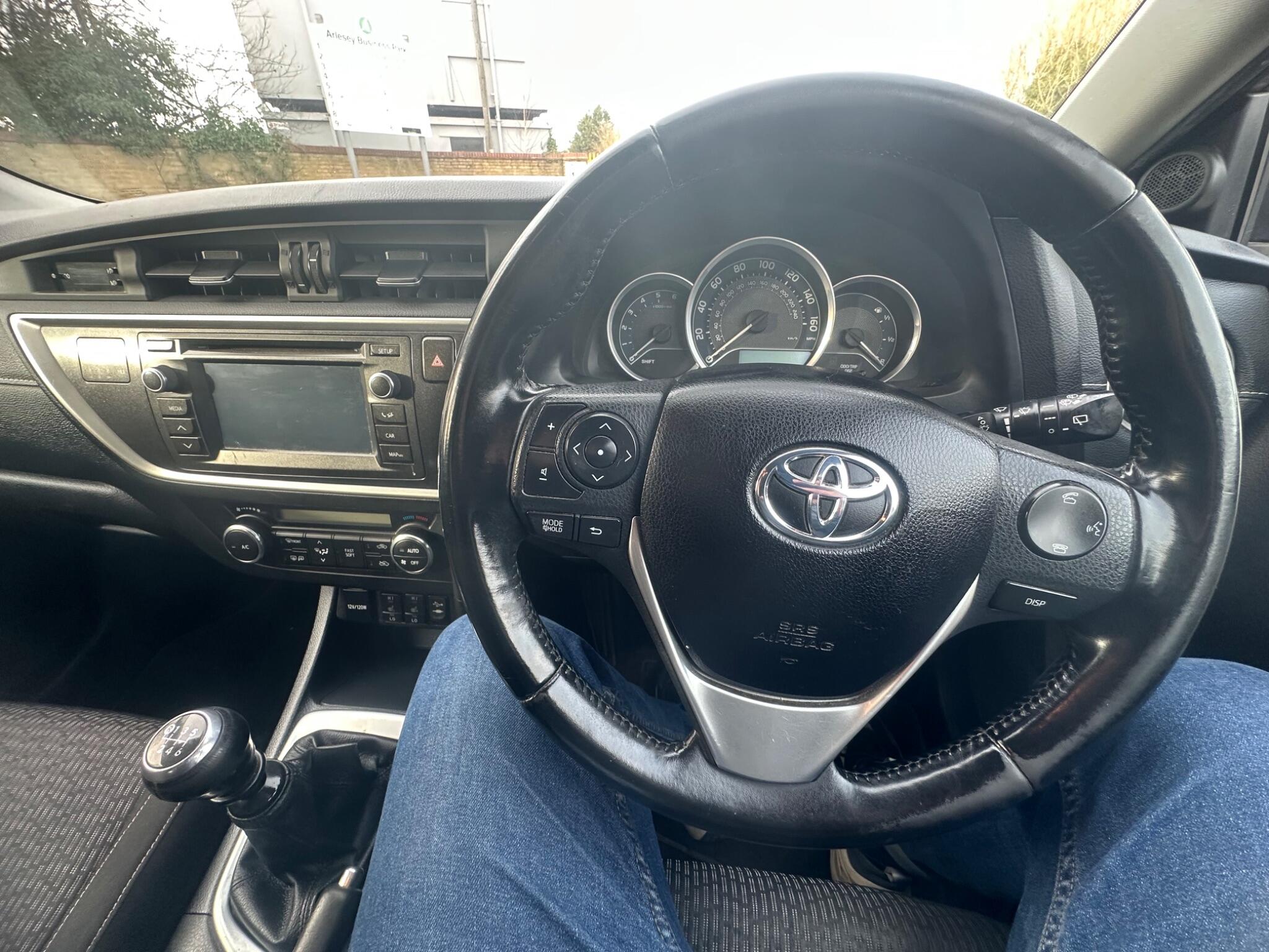 2014 Toyota Auris image 39