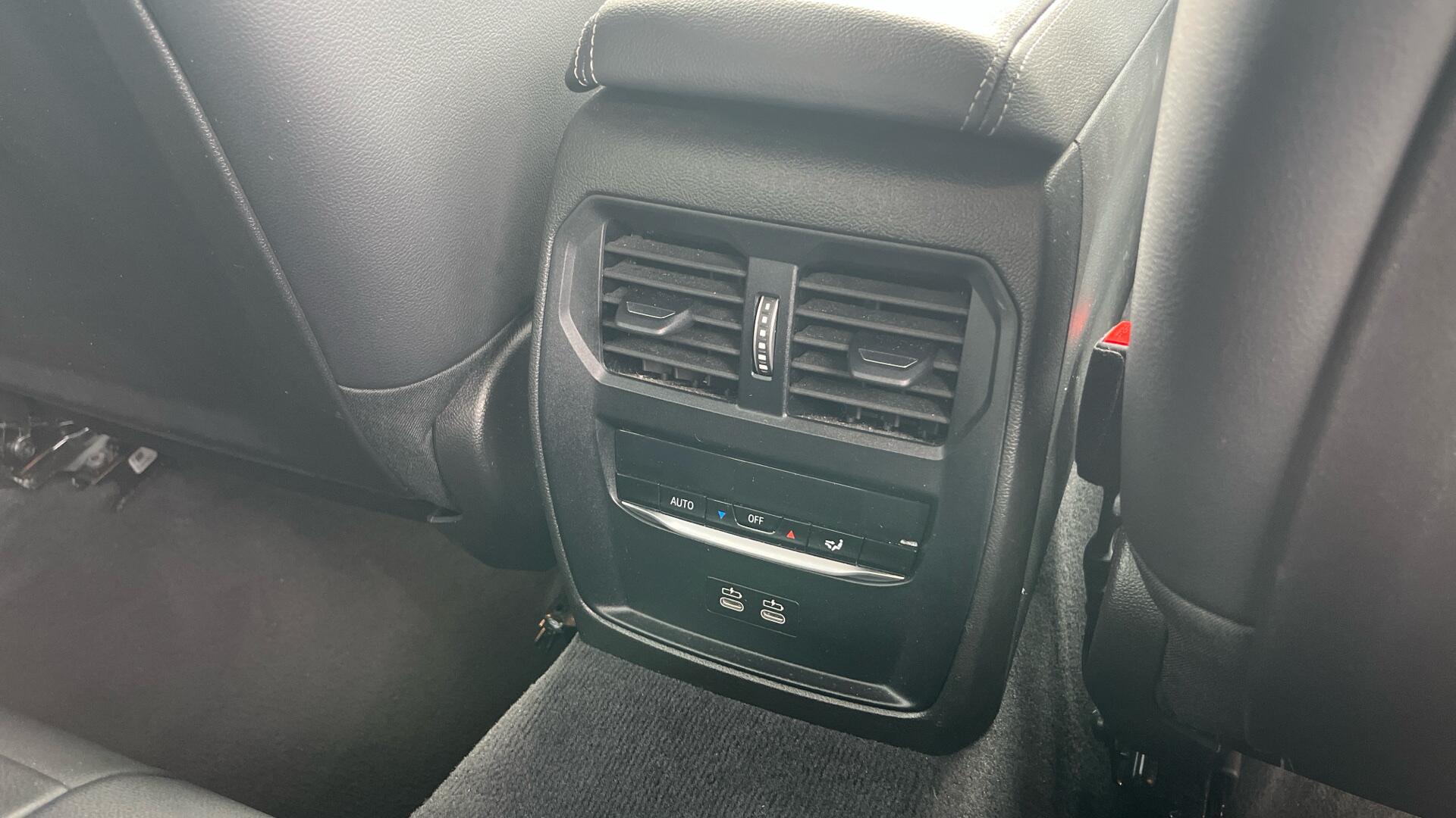 BMW 3 Series view 24