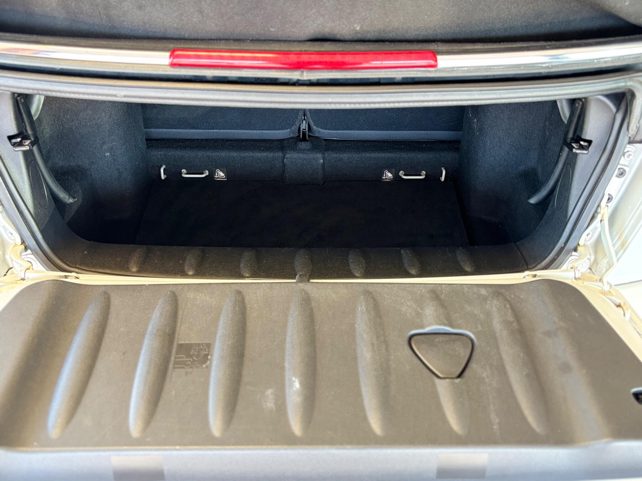 Mini Convertible view 28