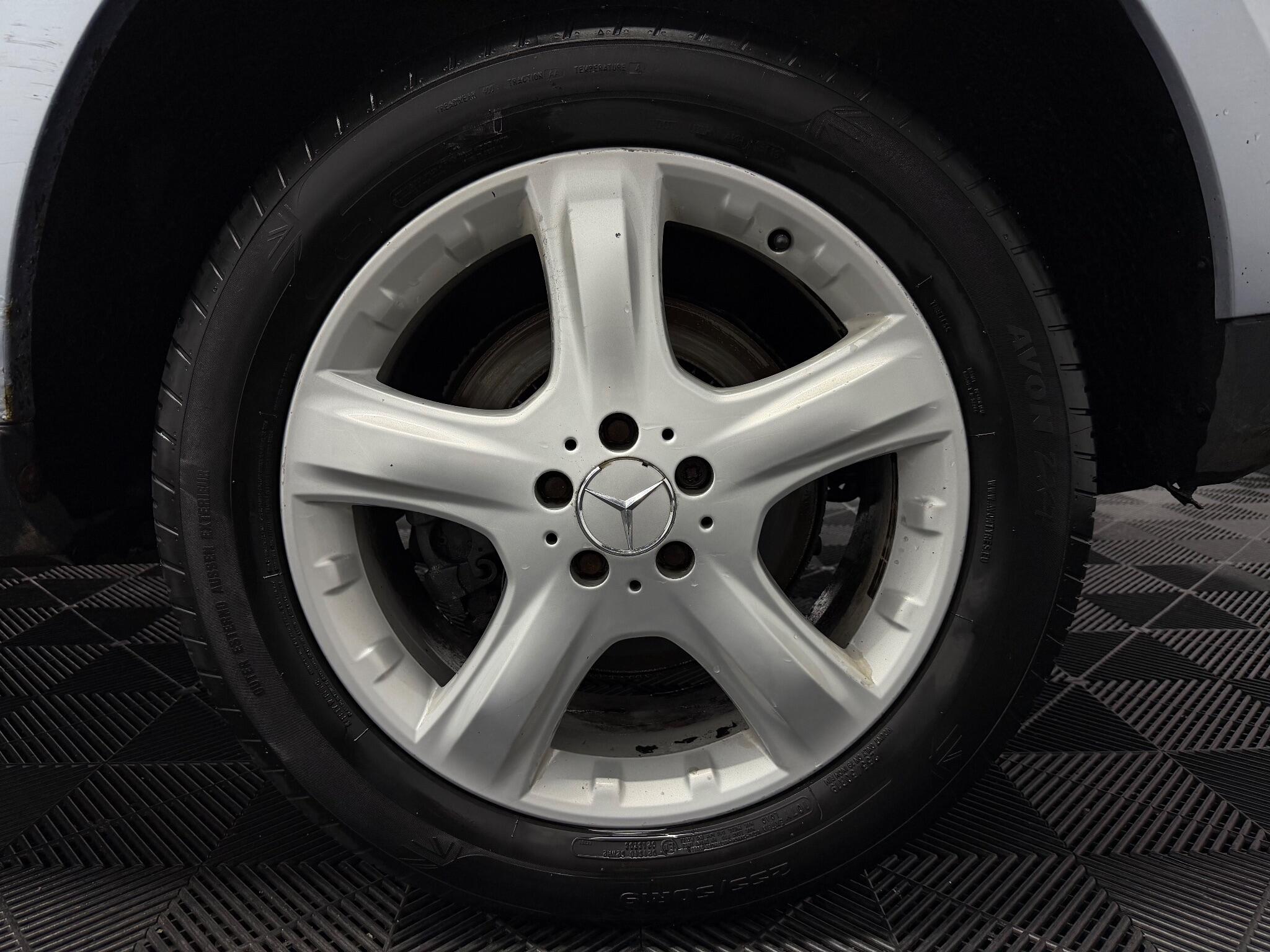 Mercedes-Benz M-Class view 25