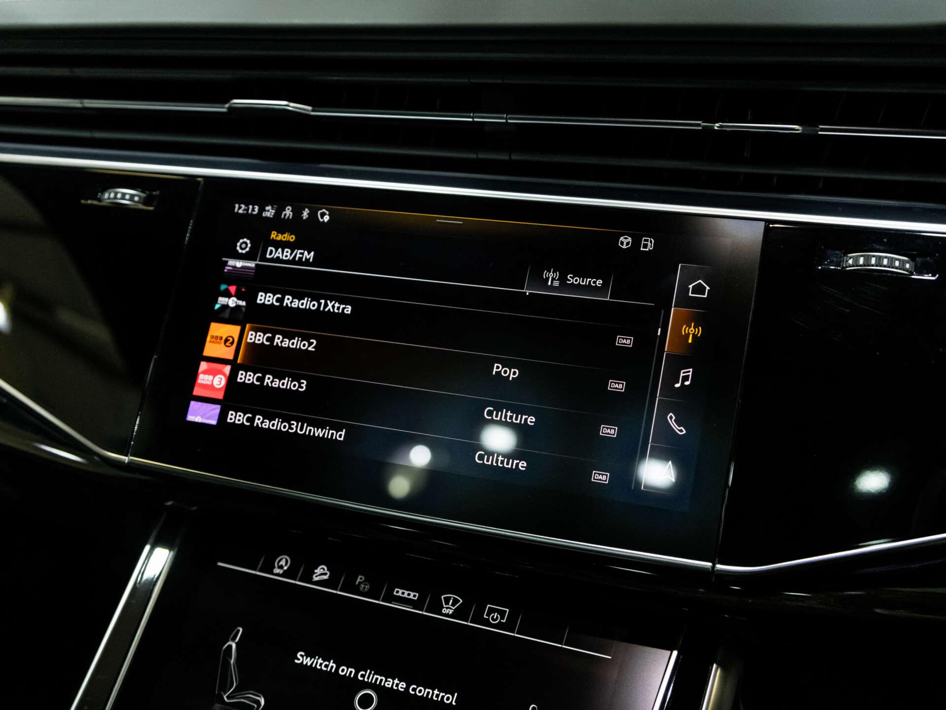 Audi Q7 view 44
