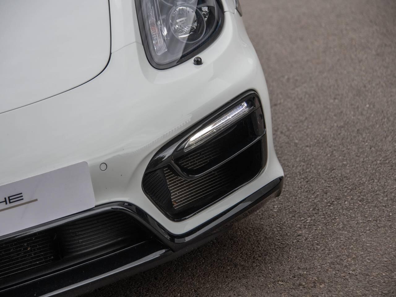 Porsche Cayman view 11