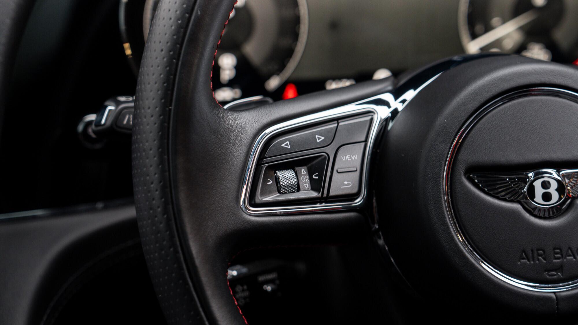 Bentley Bentayga view 17