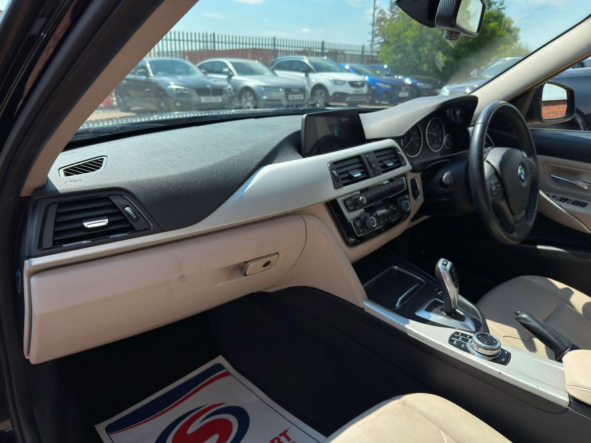 BMW 3 Series view 35