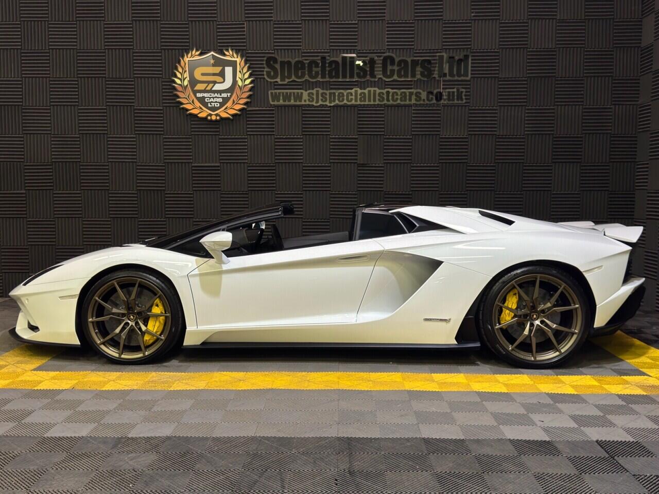 Lamborghini Aventador view 5