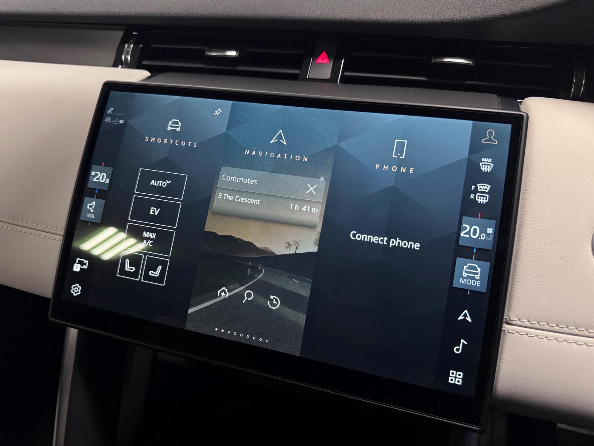 Land Rover Discovery Sport view 39