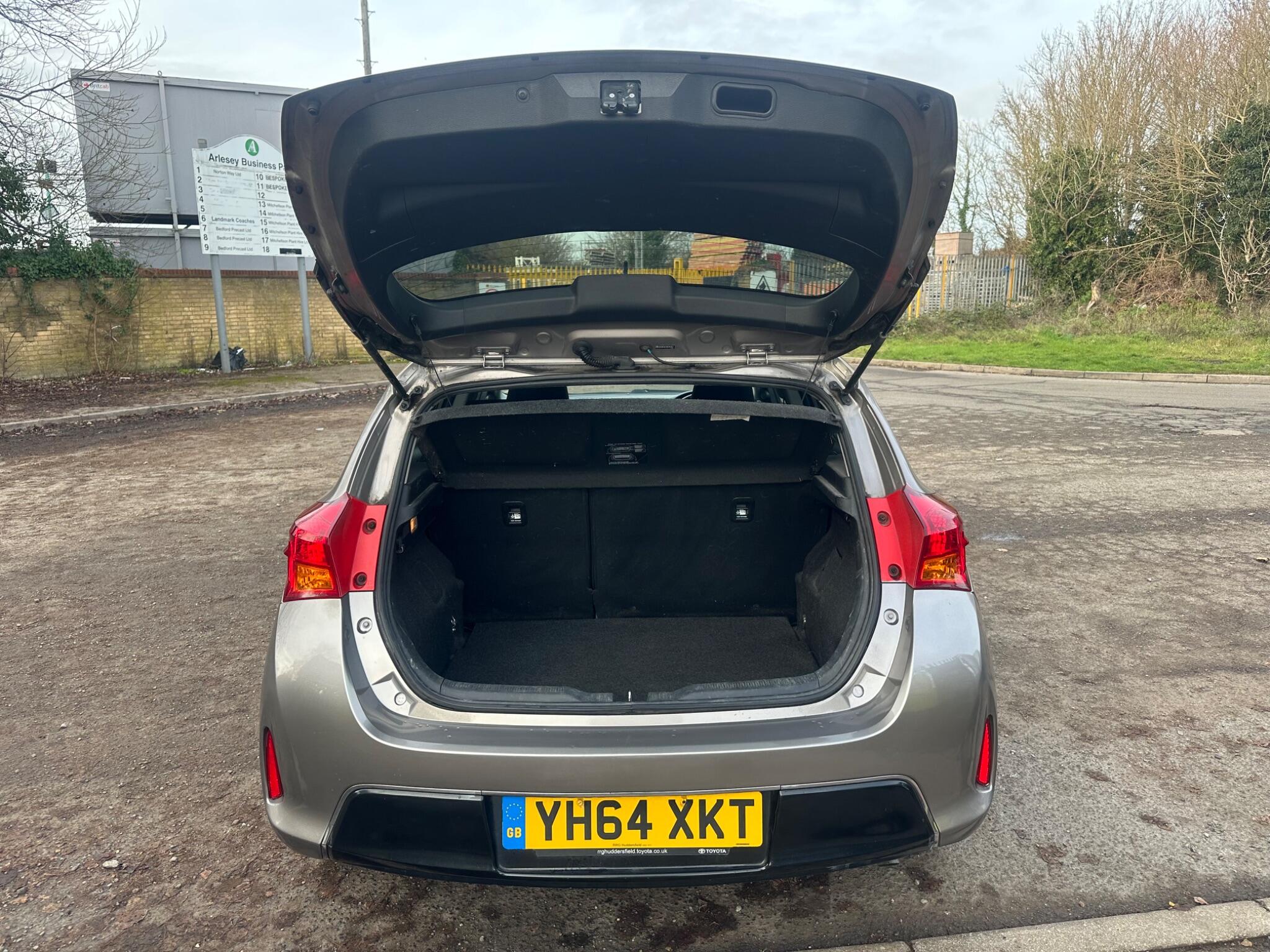 2014 Toyota Auris image 38