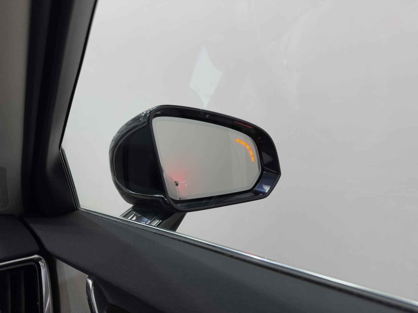 Volvo S90 view 40