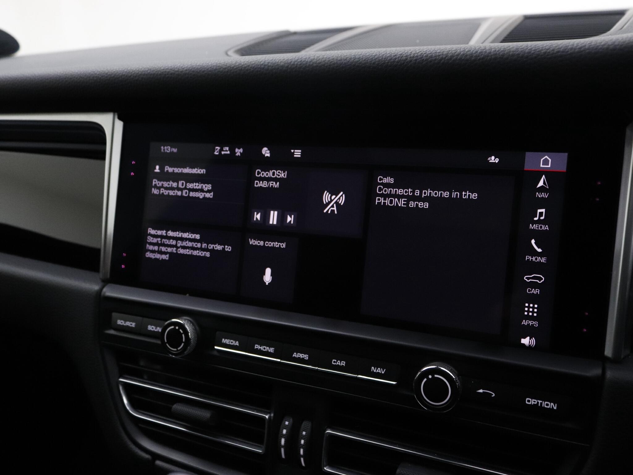 Porsche Macan view 31