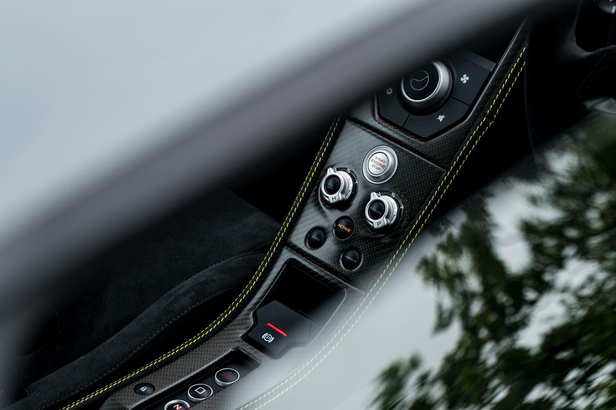 McLaren 675LT view 37