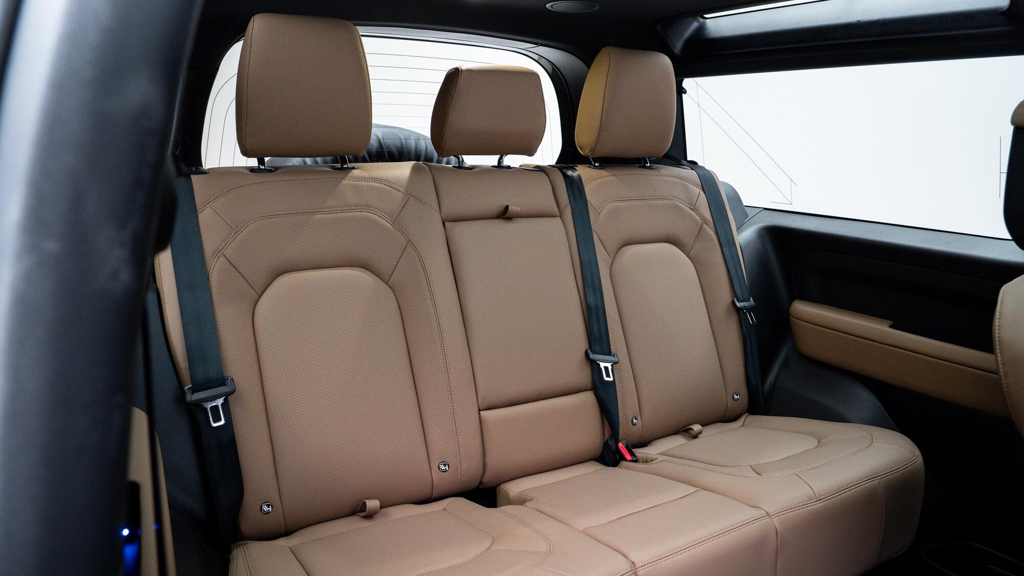Land Rover Defender view 10
