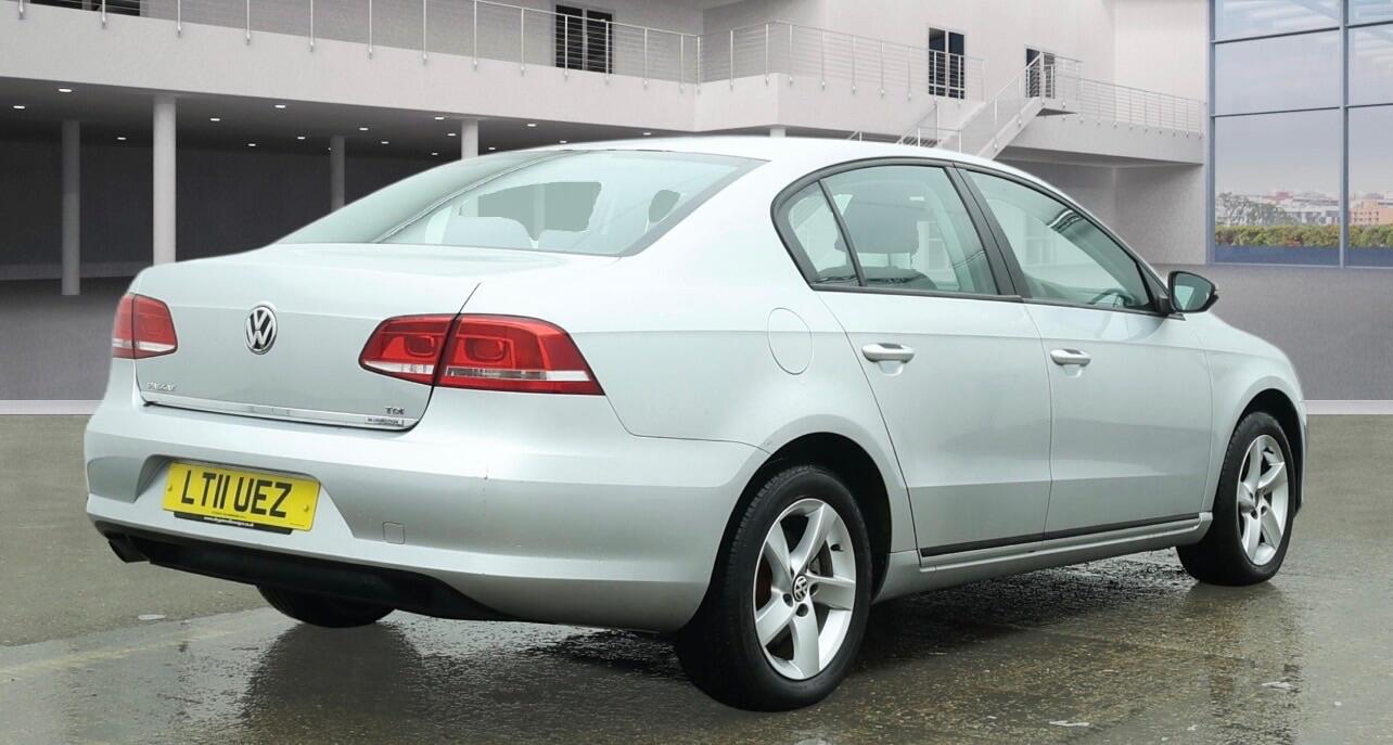 Volkswagen Passat view 6